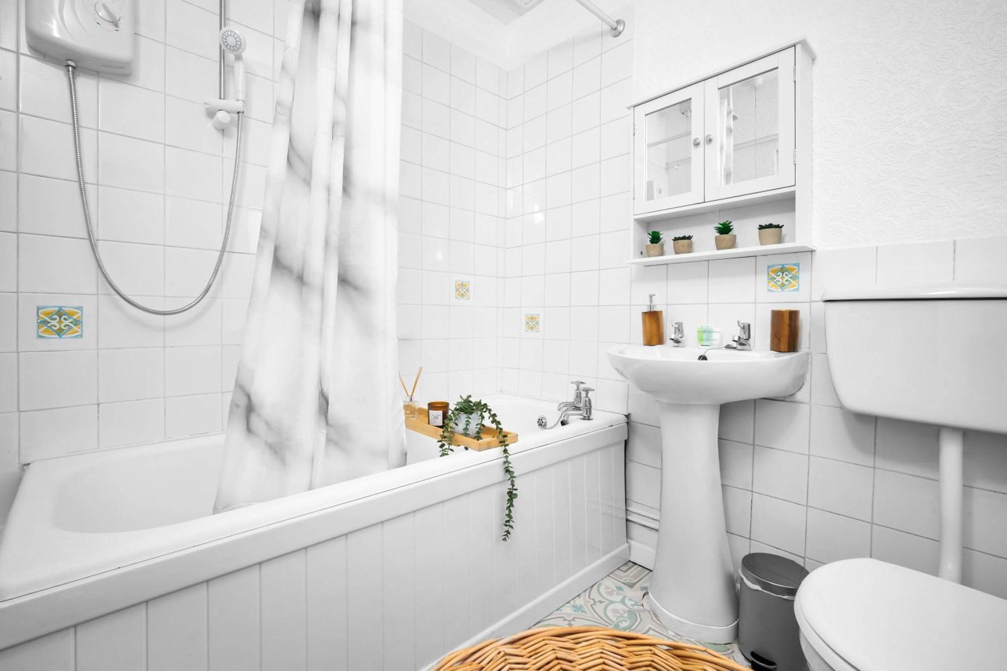 Stylish 3 Bedroom House - 6 Guests - Garden - Parking - Netflix - Wifi - 17M Birmingham Zewnętrze zdjęcie